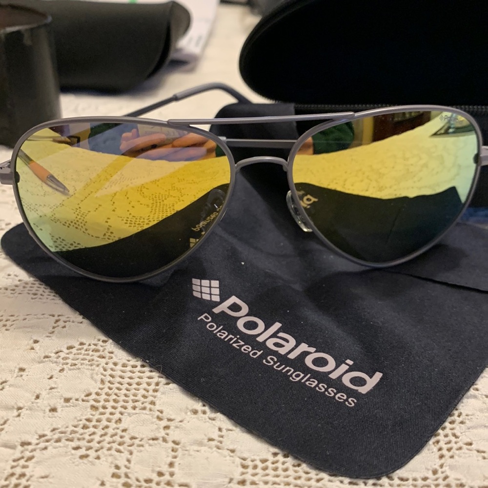 Men’s Polaroid Aviator sunglasses